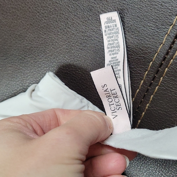 Bras - Picture 2 of 6